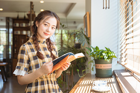 复古女性青春女孩馆咖啡馆看书背景