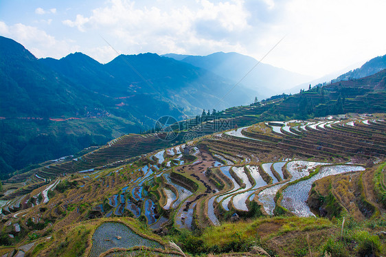 贵州黔东南苗族侗族自治州月亮山梯田图片