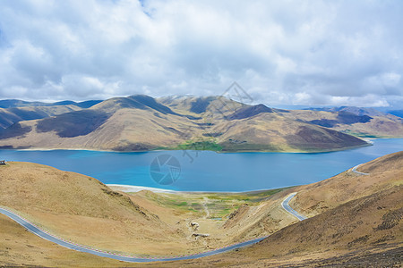 西藏羊湖风光背景图片