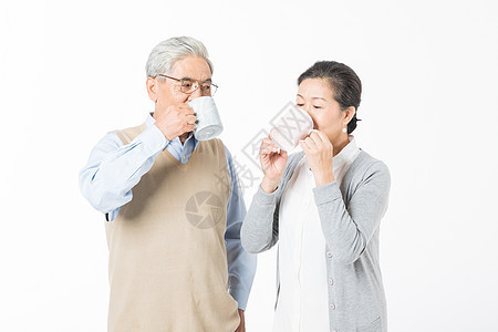 恩爱的老年夫妻喝水背景图片