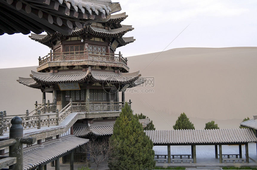 敦煌鸣沙山月牙泉图片