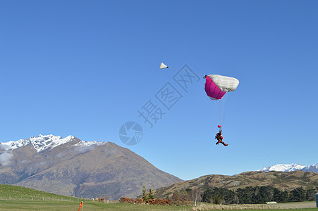 新西兰高空跳伞图片