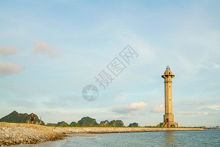 海边灯塔黑白越南下龙湾下龙市海滨风光背景