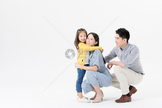 快乐幸福的年轻家庭图片