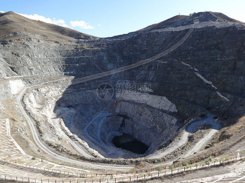 大美新疆三号矿坑曾为国家作出巨大贡献图片