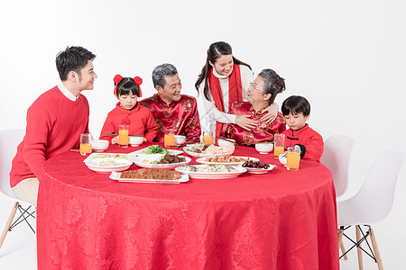 一家人过新年吃年夜饭图片