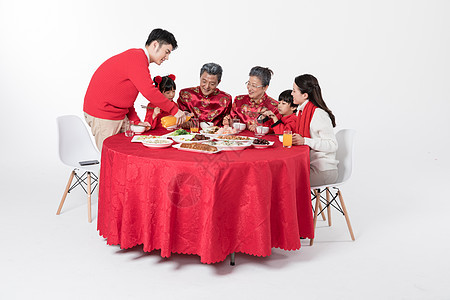 春节年夜饭团圆聚餐图片