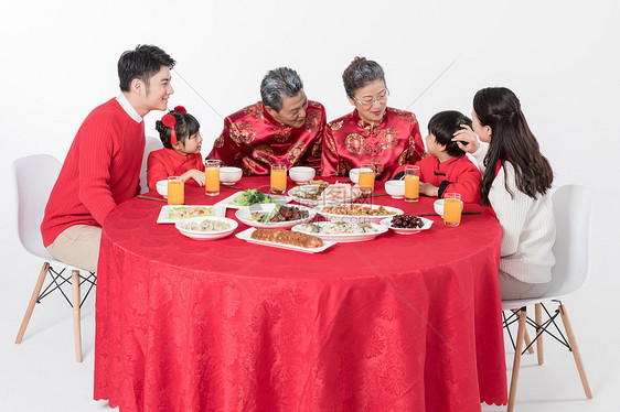 新年家庭年夜饭图片