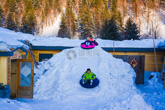 黑龙江雪乡滑雪图片