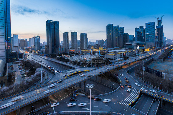 城市高架车流延时摄影图片