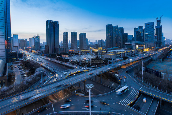 城市高架车流延时摄影图片