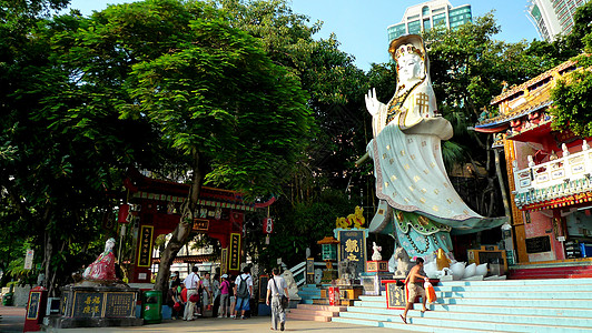 富豪家族香港浅水湾天后古庙背景