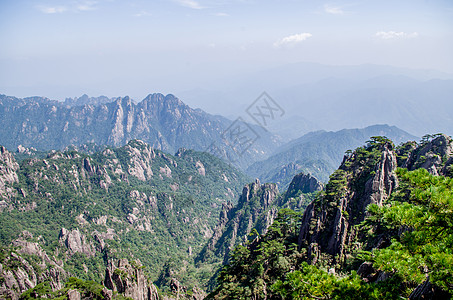 蓝天光晕黄山秋景背景