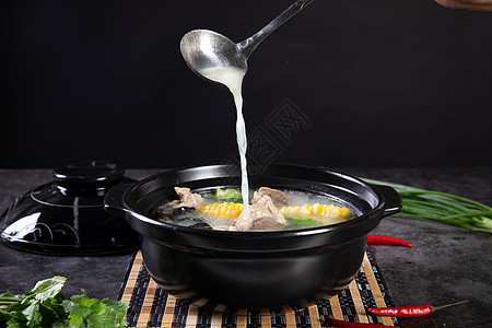 美食砂锅砂锅玉米排骨汤背景