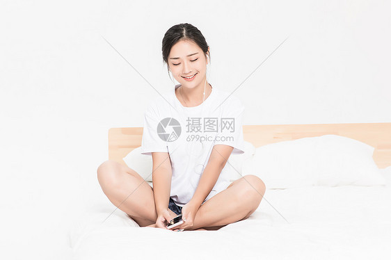 在家的女生图片