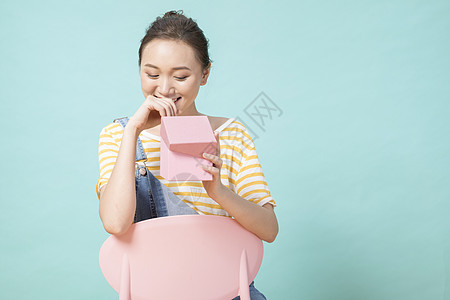 女性购物礼物图片