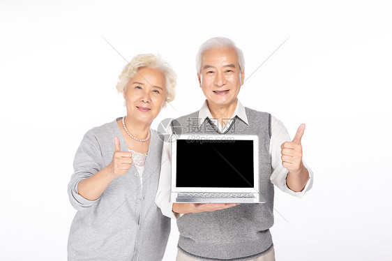 老年人手拿电脑图片