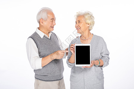 老年夫妻手拿平板高清图片