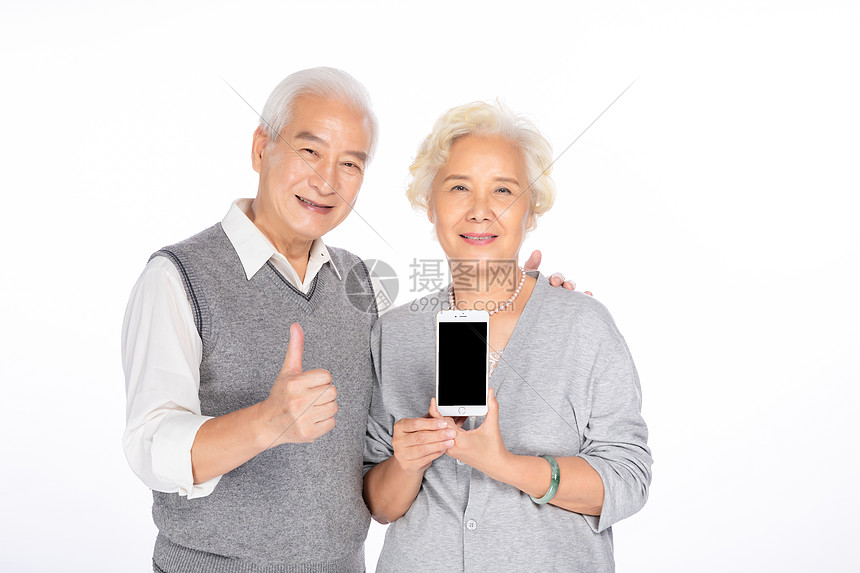 老年夫妻手拿手机图片