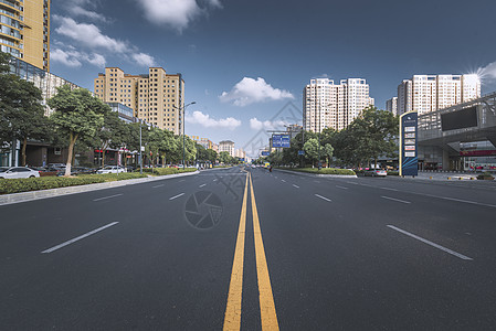 下雨马路宽敞的大道背景