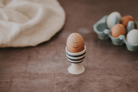 鸡蛋上的笑脸图片