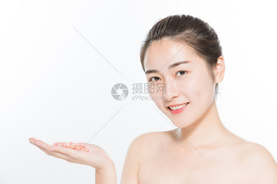 美妆女性与石榴图片