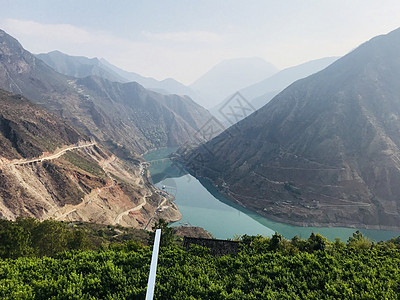 云南山路十八弯背景