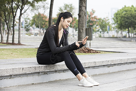 运动女性休息图片