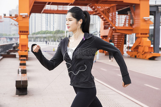 户外女性运动健身图片