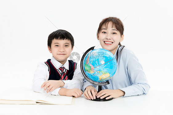 学习地理的学生图片