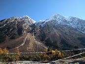 多雄拉雪山图片