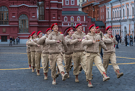 莫斯科红场上的童子军高清图片
