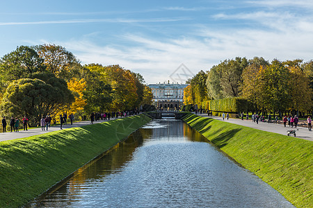 俄罗斯圣彼得堡夏宫下花园喷泉图片