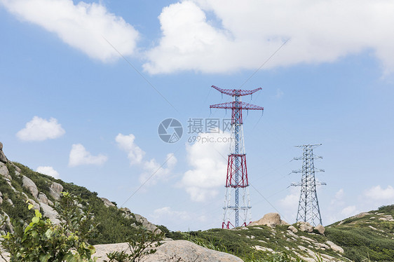 山上高压电塔图片