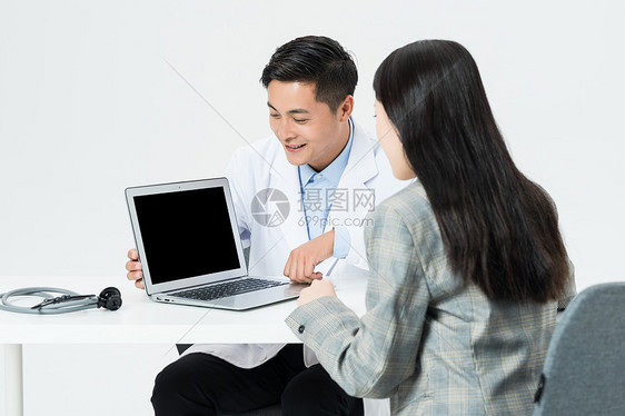 病人和医生聊天图片