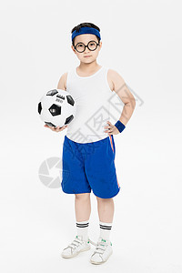 玩足球的小朋友图片