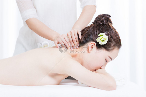 女性养生SPA肩颈按摩图片
