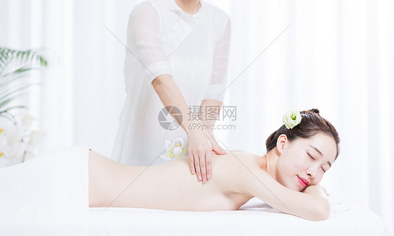 女性养生SPA肩颈按摩图片