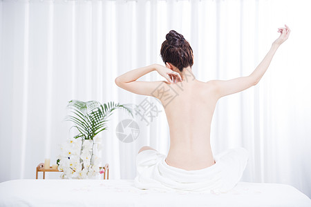 背部拉伸女性养生SPA背部展示背景