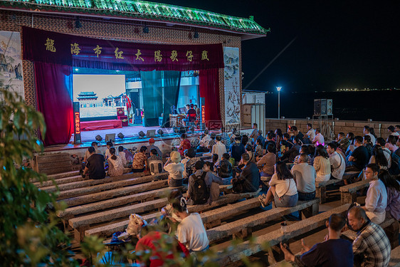 傍晚的露天歌仔戏现场
