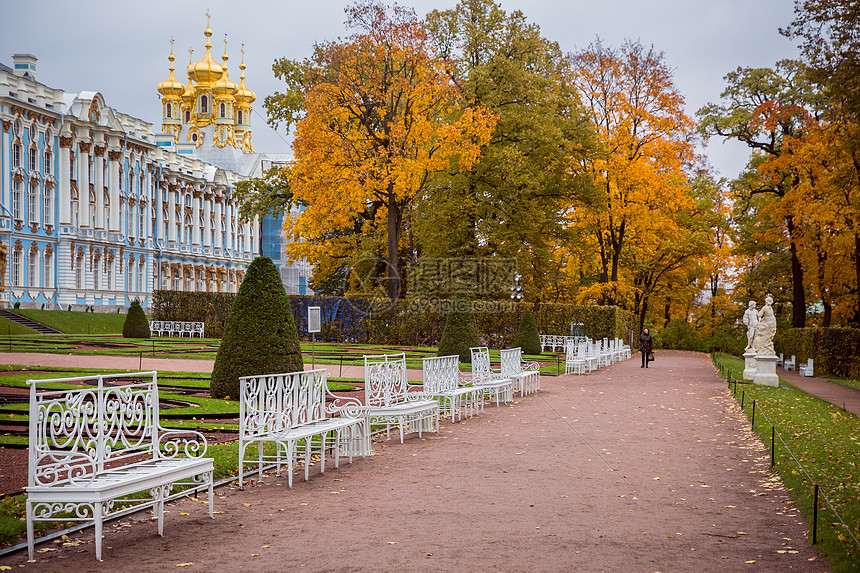 圣彼得堡著名旅游景点叶卡捷琳娜宫与花园秋景图片