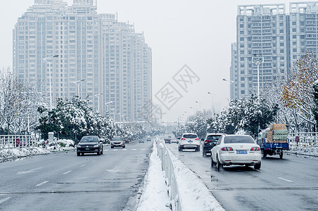 城市街道雪景大雪后的交通道路背景