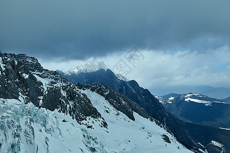 云丘山云南玉龙雪山背景