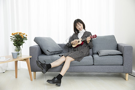 尤克里里美女背景