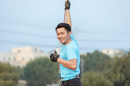 高空素质拓展男性形象图片