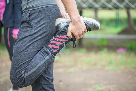 拉腿动作腿部特写图片素材