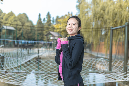 户外女性运动健身形象背景图片