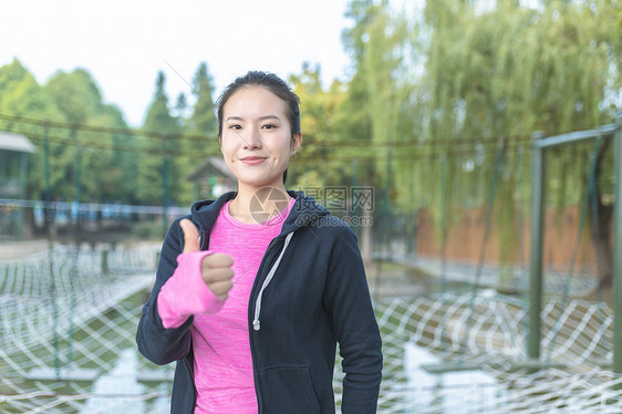 女性运动鼓励形象图片