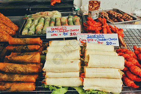 泰国清迈夜市的美味小食品摊图片