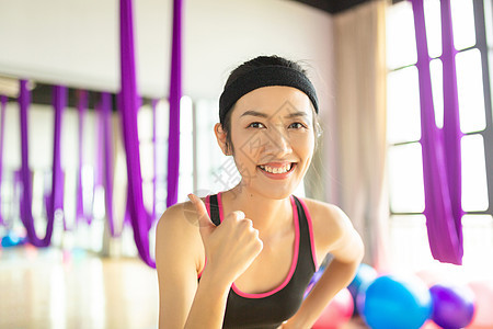 瑜伽女性鼓励形象图片